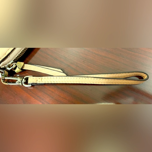 Vera Bradley Leather Zip Around Wallet Light Pink in nice preowned condition - Picture 8 of 13